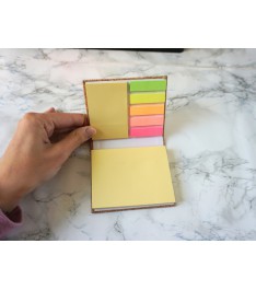 Set combinato postit giallo e bandierine segnapagina in carta colorate aperto