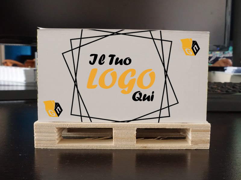 Stampa logo Giallonote su lato lungo del cubo post-it 120x80x78mm su pallet